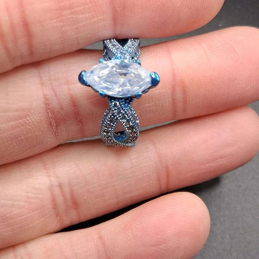 NWT Beautiful Art Deco Boho Blue 7 Sparkly Ring!!